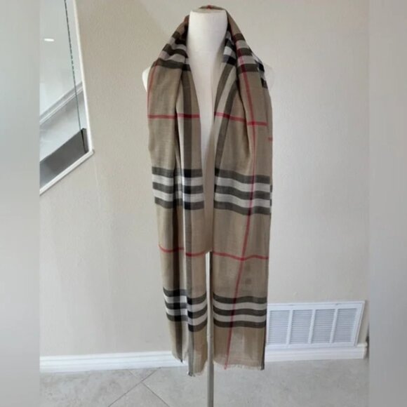 Burberry Check Wool-Silk Scarf, Archive Beige, OneSize - Picture 9 of 9